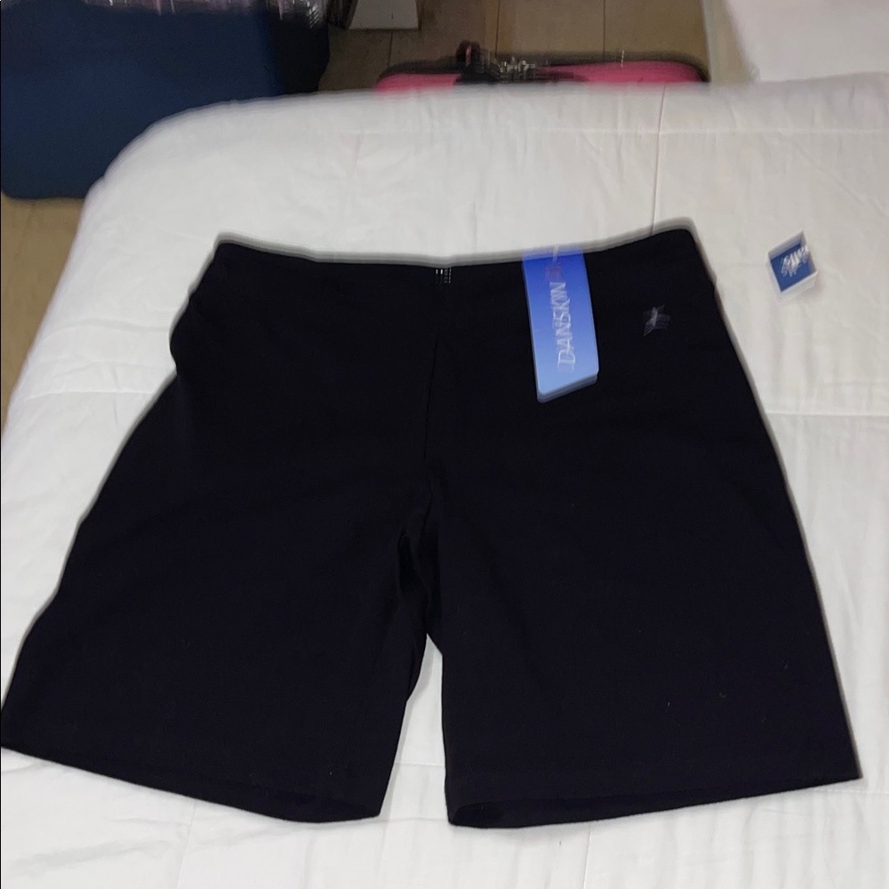 Danskin Black Women’s Athletic Shorts SP (4-6) - Picture 3 of 5